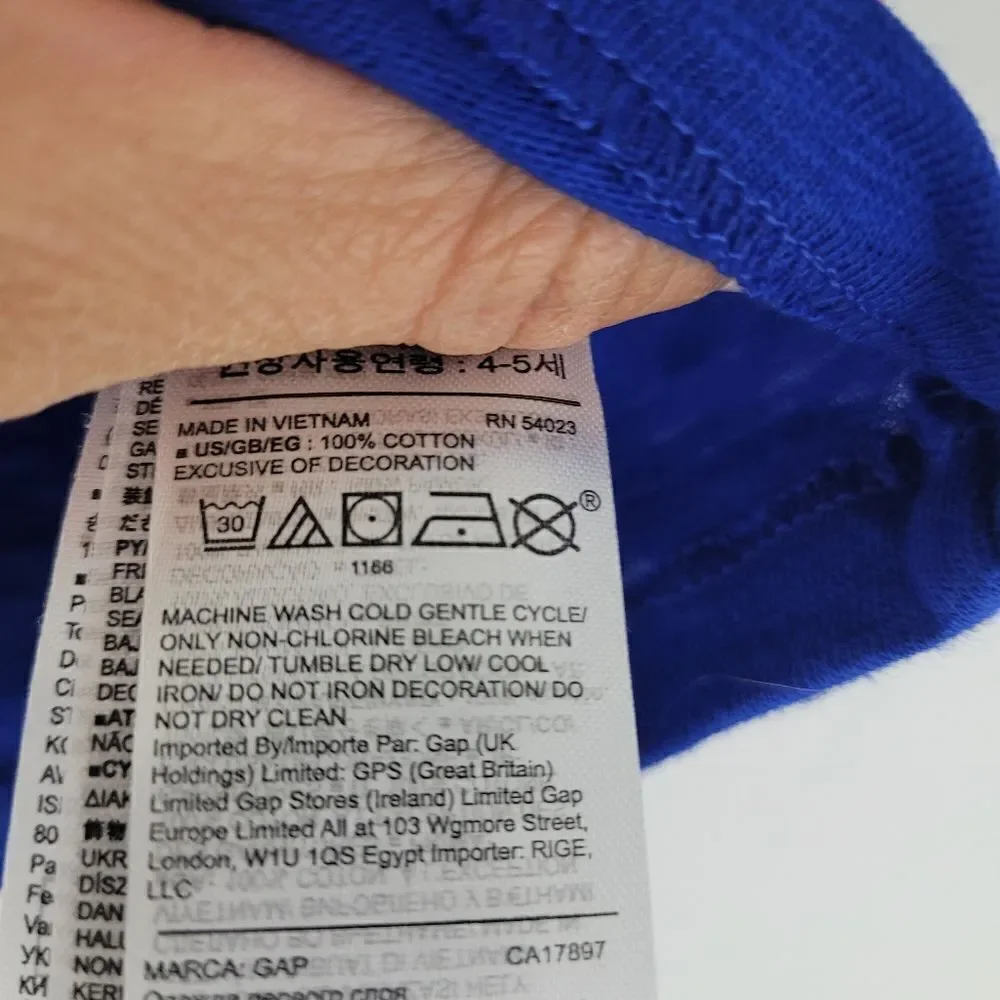 GAP KIDS pocket tee size XS (4/5)